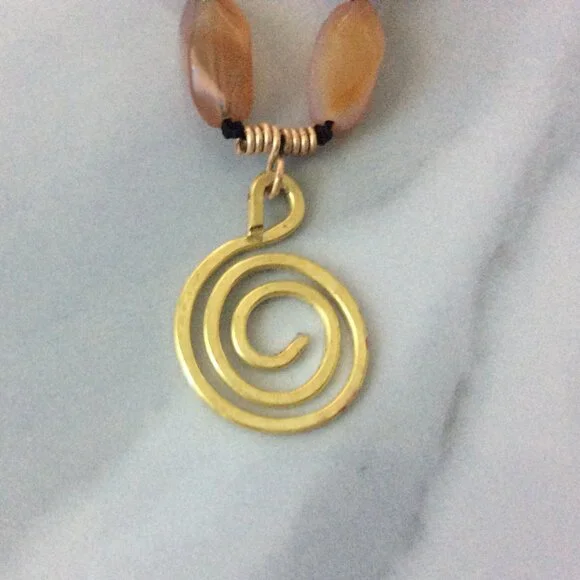 Natural Agate/Carnelian Beaded Necklace with a Swirl Pendant - Picture 5 of 8